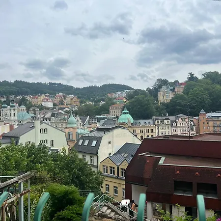 Apartman Lucni Vrch 卡罗维发利